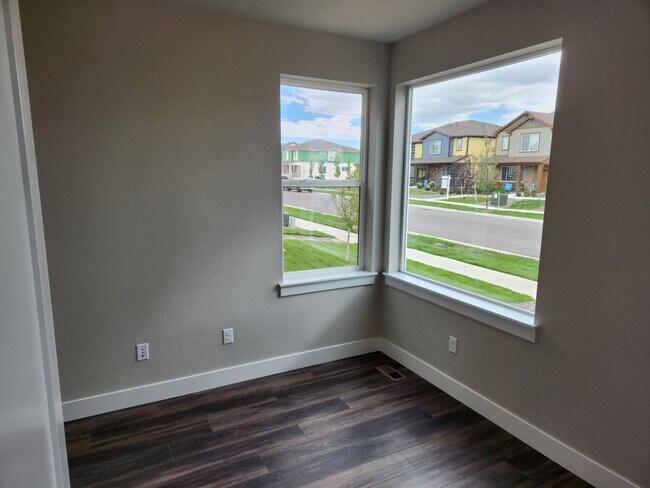 Building Photo - Newer single family home in Painted Prairie.