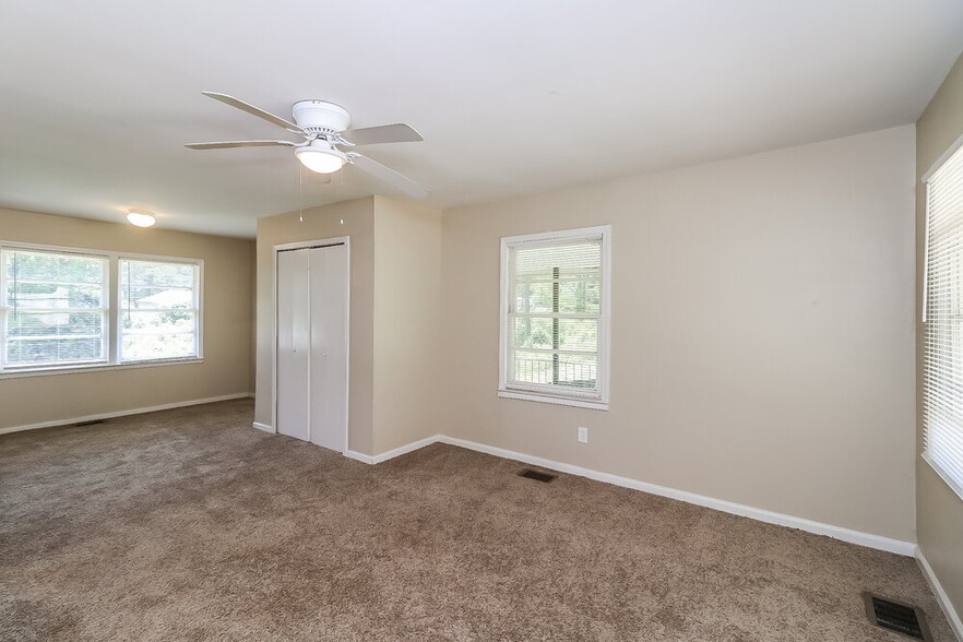 Building Photo - 3301 Howell Cir