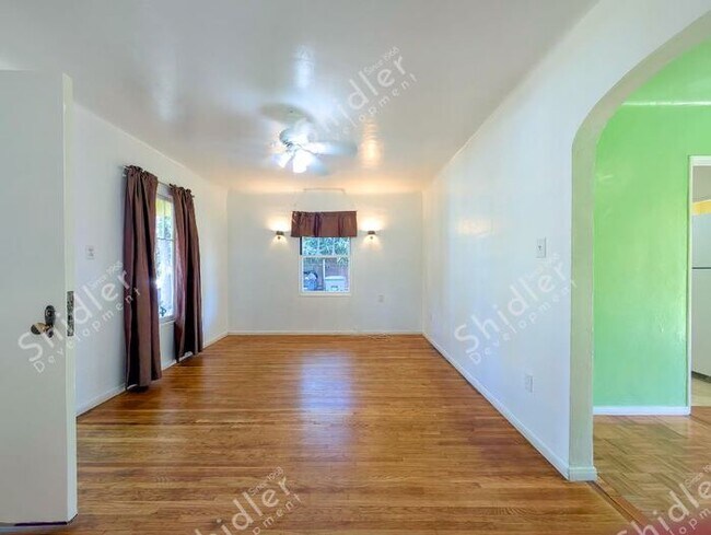 Building Photo - 2 Bedroom 1 Bath and 2 Massive Yard in North San Bernardino