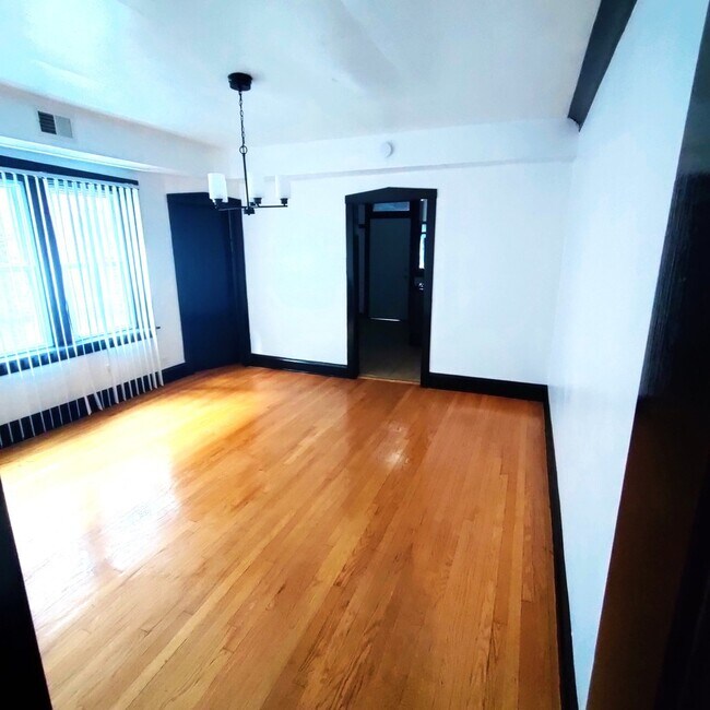 Building Photo - 7746 S Jeffery Blvd