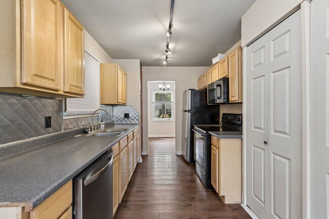 Building Photo - Charming 3-Bedroom Home in a Prime Aksarben Location!