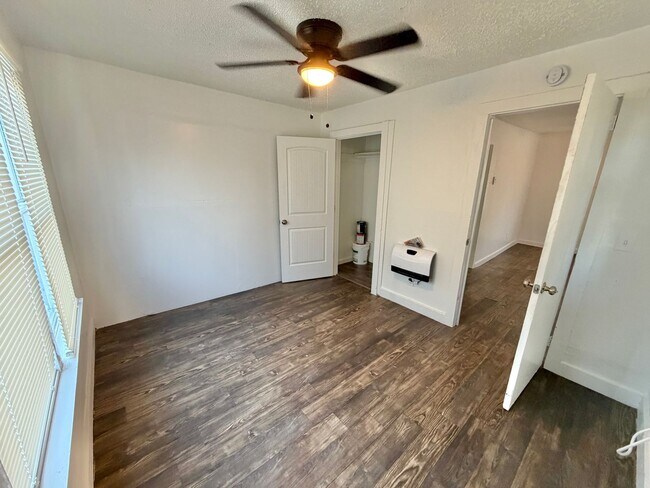 Building Photo - 2bed 1 bath Home Sweet Home