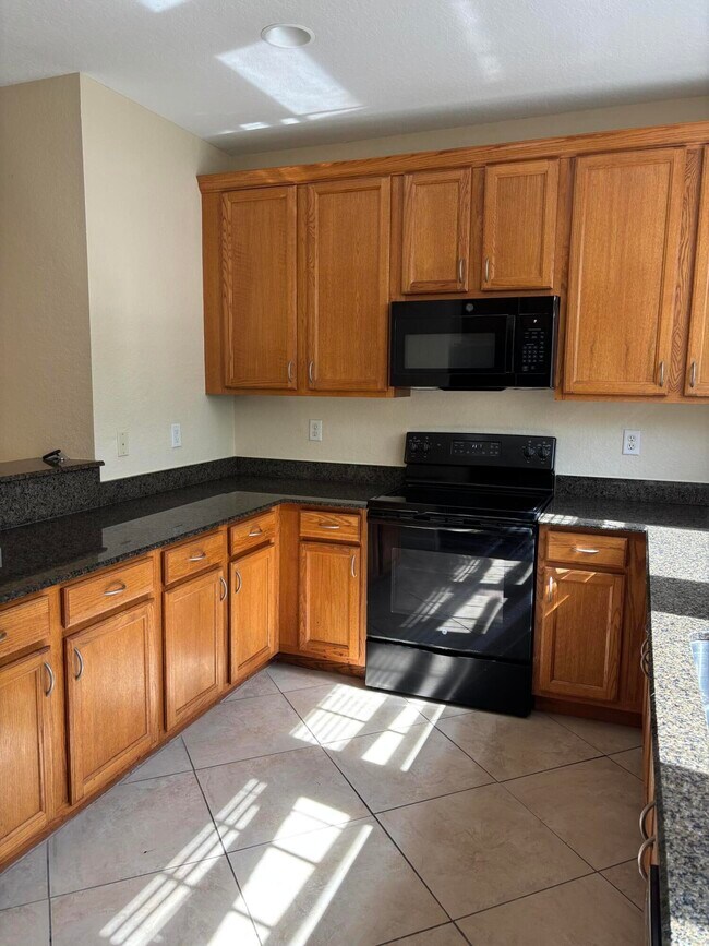 Building Photo - 590 Amador Ln