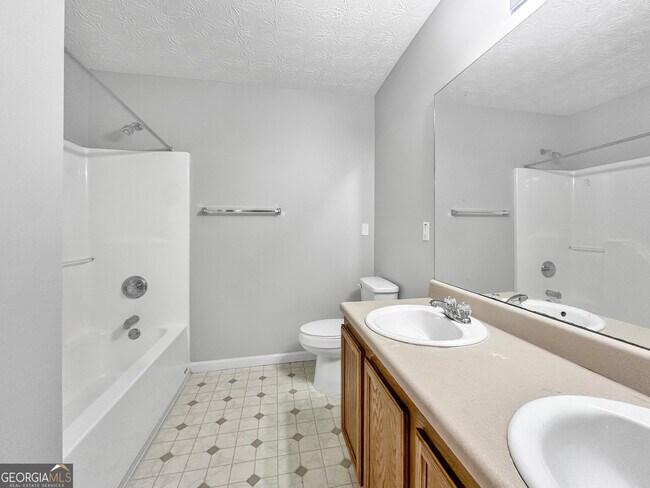 Building Photo - 400 Crestfield Cir