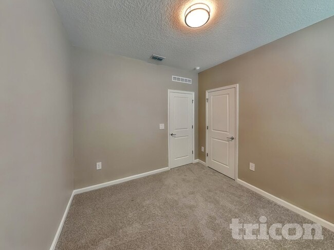 Building Photo - 733 Honeyrock St