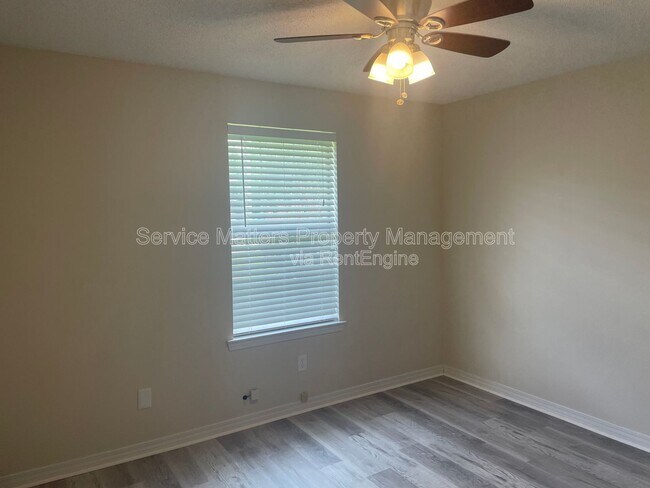 Building Photo - 5728 Dove Dr