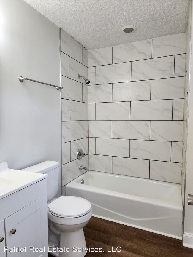 Building Photo - 3 br, 1.5 bath House - 830 Muskegon Drive