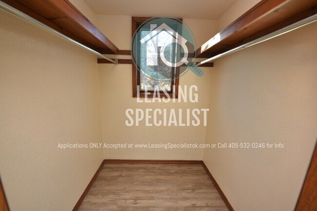 Building Photo - Central Norman 3 Bed 3 Bath PRELEASING FOR FALL 2026 SEMESTER