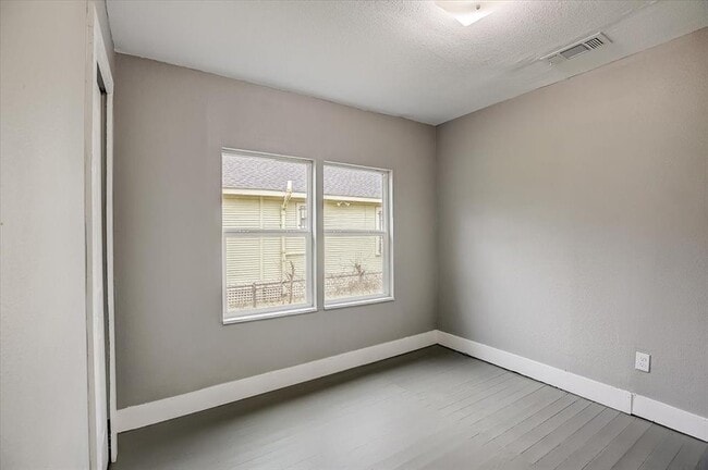 Building Photo - 720 E Guadalupe St