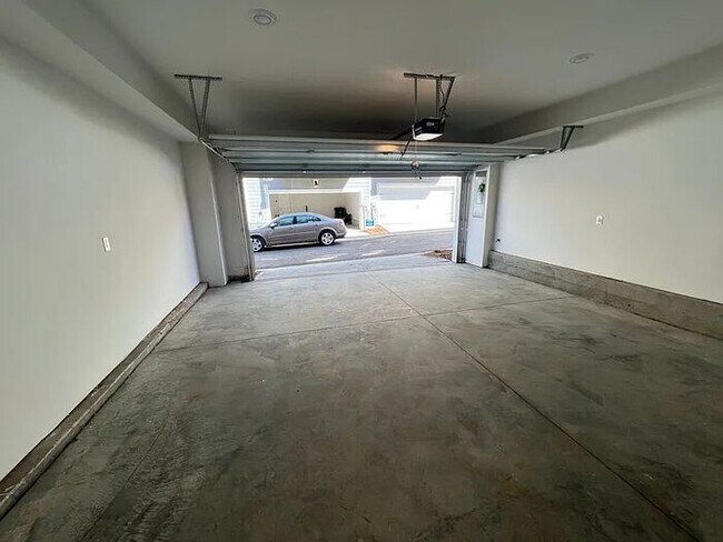 Building Photo - 2027 tear lane