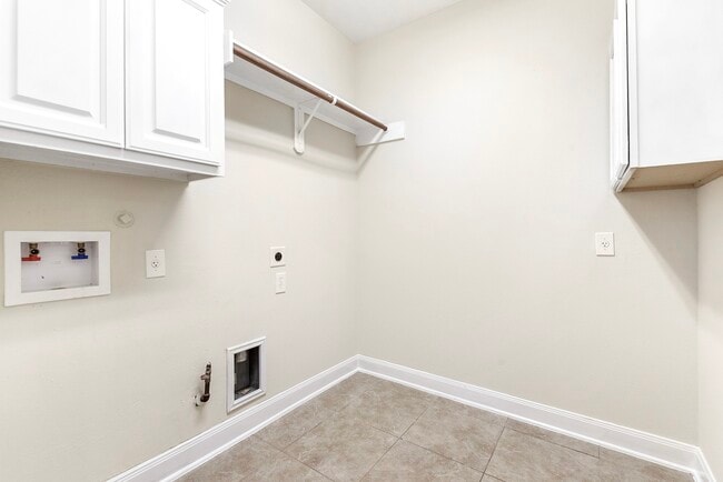 Building Photo - 28514 Hayden Park Dr