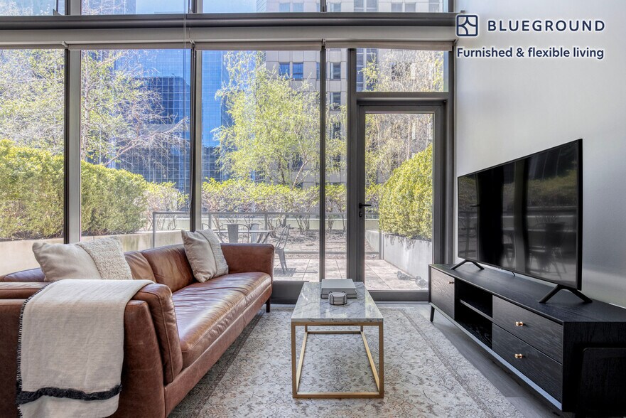 Building Photo - 210 N Wells St