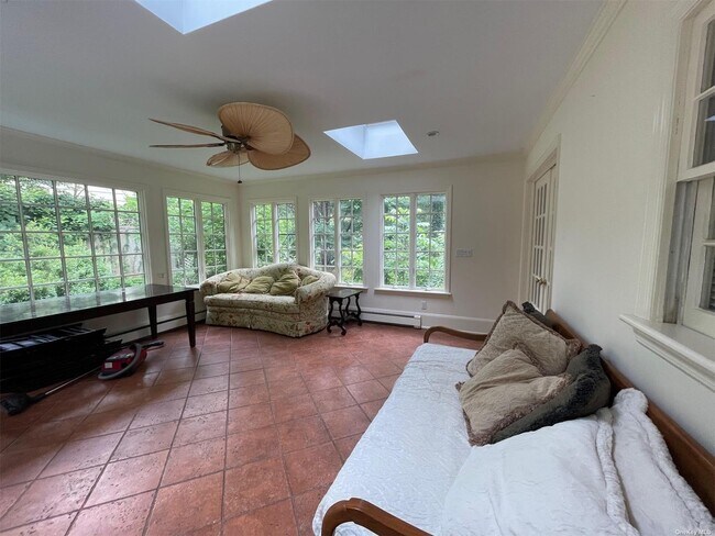 Building Photo - 3 Lamont Ln