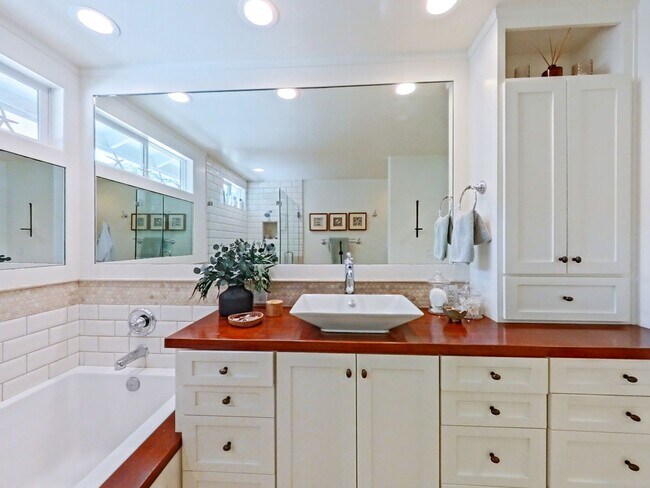 Building Photo - 33702 Calle Conejo