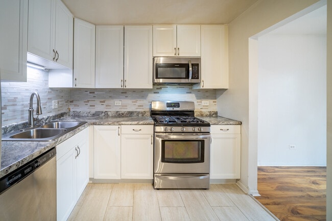 Building Photo - 7020 Barrington Ct