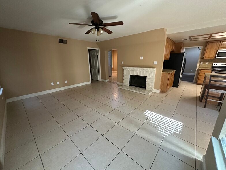 Building Photo - 1570 Deer Run Ln