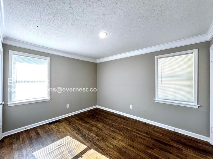 Building Photo - 825 W South St