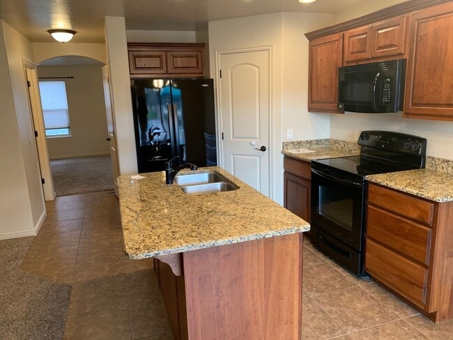 Building Photo - Fossil Hills Townhome!