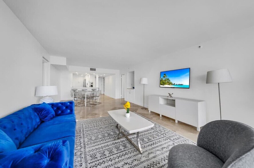 Building Photo - 1717 N Bayshore Dr