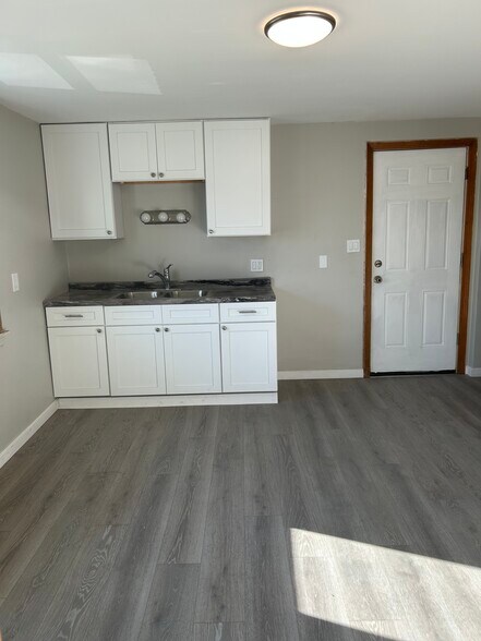 Kitchen - 35 Willow St