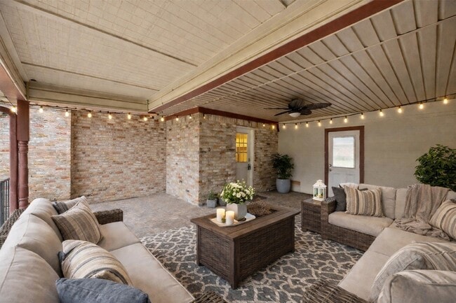 Building Photo - 1103 Suwanee Ln