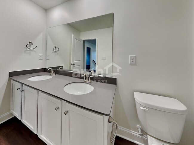 Building Photo - 605 Rivermist Dr
