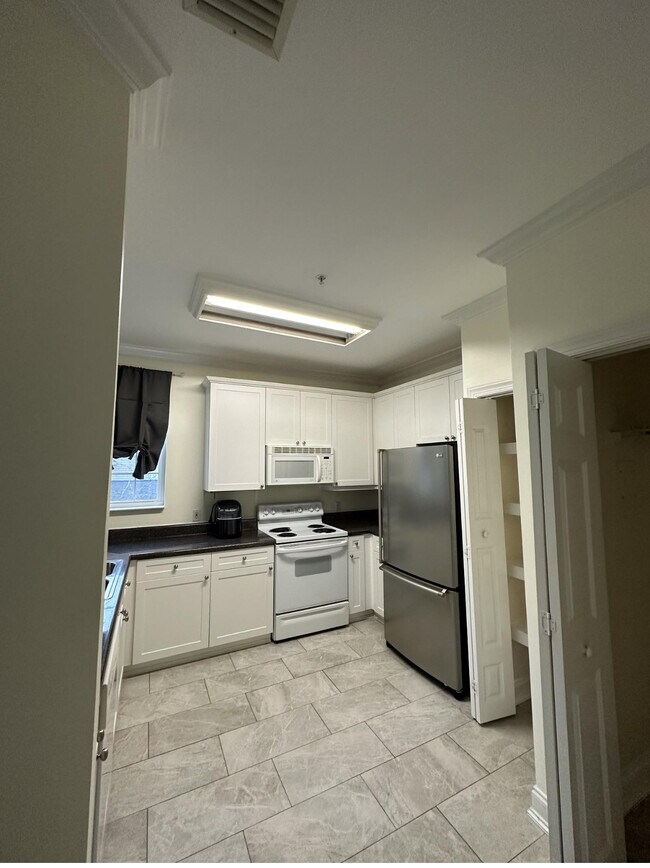 Building Photo - 4316 Summercrest Blvd