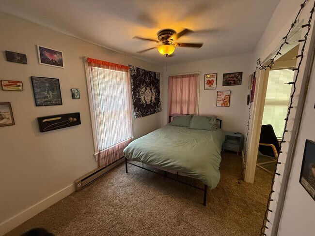 Building Photo - Spacious 1-Bedroom Upper Unit