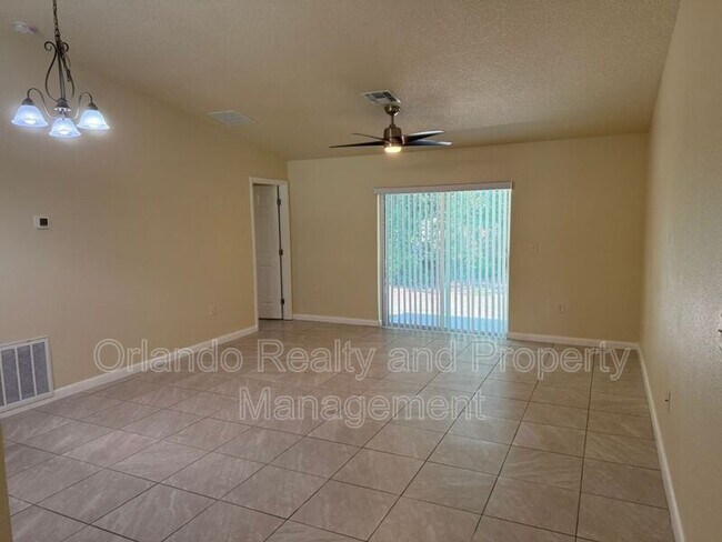Building Photo - 1726 Pineview Ave