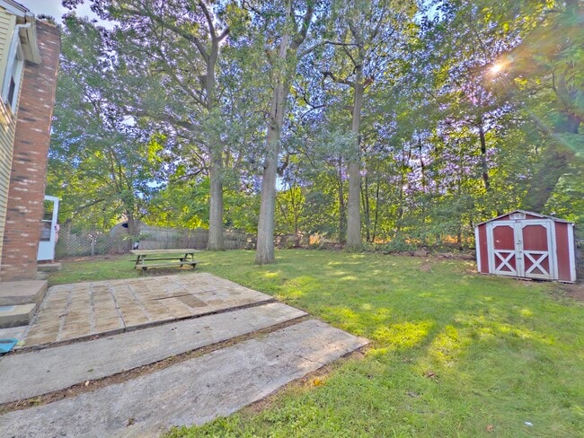 Building Photo - 8 Howard Ct