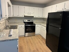 Building Photo - 120 Pineview Rd