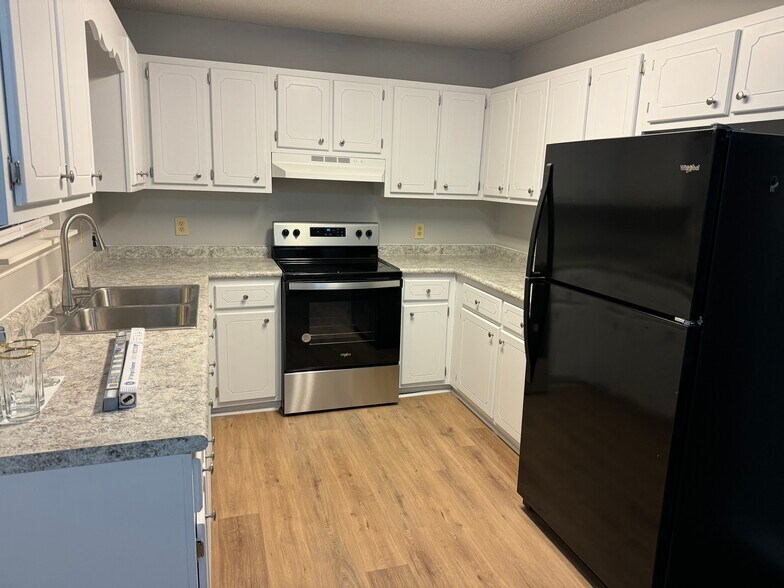 Primary Photo - 120 Pineview Rd