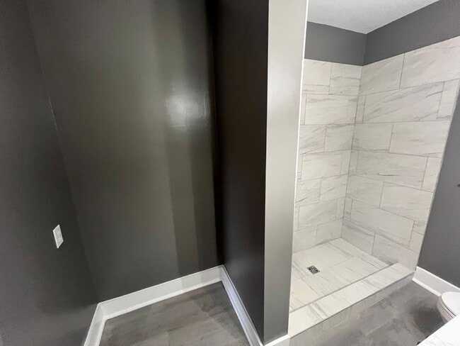 Building Photo - 4 Bedroom 2.5 Bathroom Home