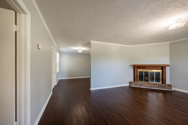 Building Photo - 2305 Oketo Dr