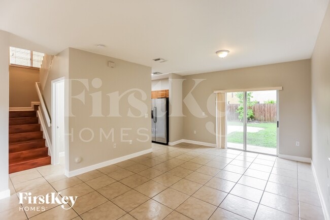 Building Photo - 1119 NE 41st Ave