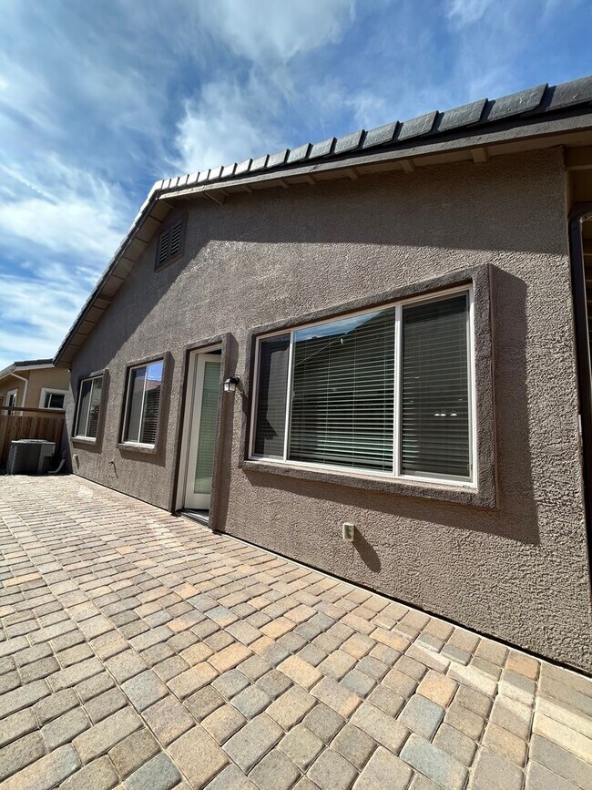 Building Photo - STUNNING 4 Bed / 2 Bath in Wingfield Springs- Available 6/15!