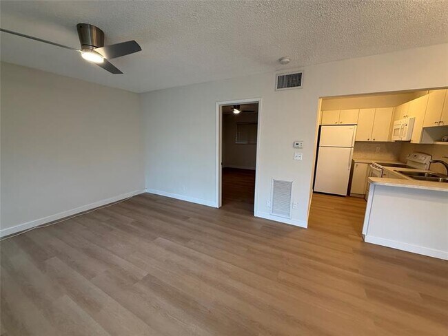 Building Photo - 4009 NE 21st Ave