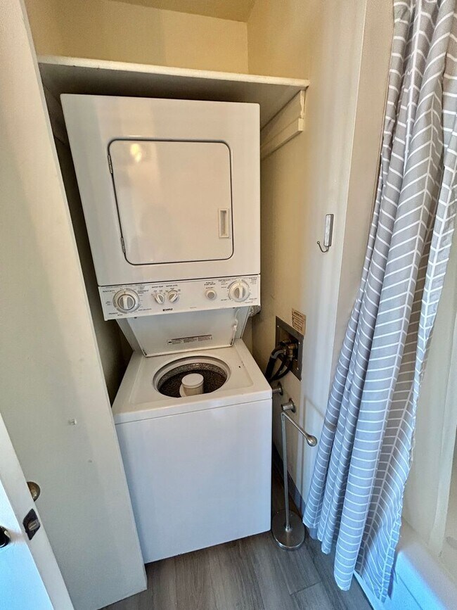 Building Photo - Kinau Lanais Furn. 1 Bdrm., 1 bathroom with 1 cov'd/sec'd  parking