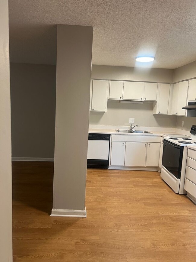 Building Photo - One Bedroom Unit First Close to South Park