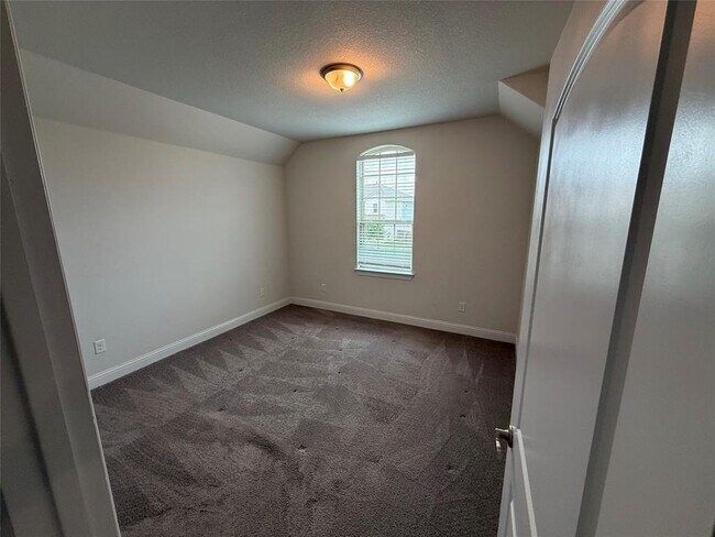 Building Photo - 5709 Fresno Ave
