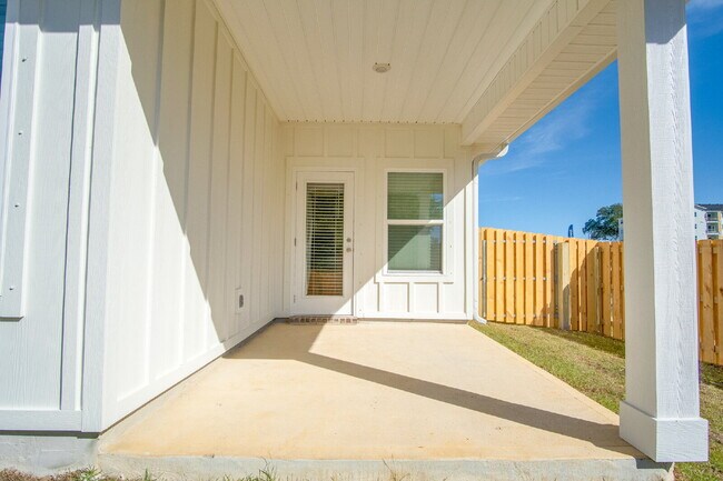 Building Photo - Fallschase 5-Bedroom Home – Pool, Playgrou...