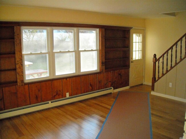 Building Photo - 267 Elm Dr S