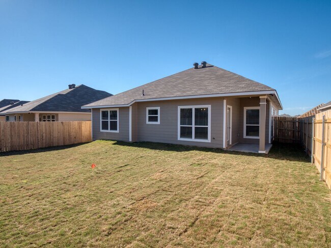 Building Photo - Live, love, and grow in this charming home!
