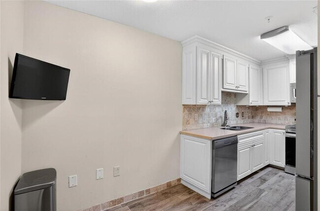 Building Photo - 27207 Plantation Dr NE