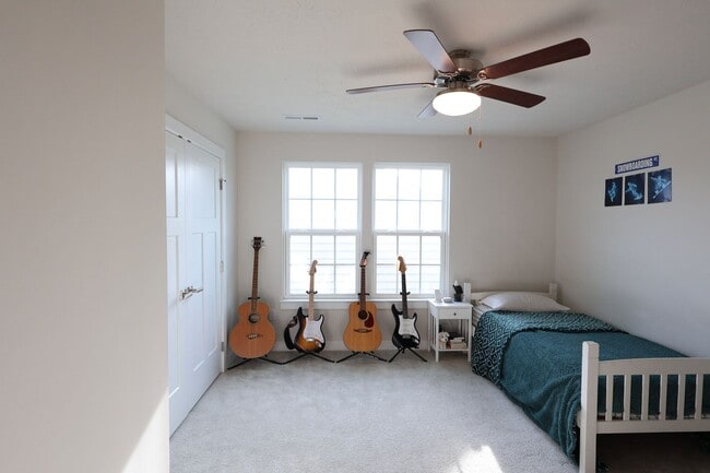 Building Photo - 4 Bedroom, 4 Bath Home w/Backyard Heated Pool overlooking Pearl's Fen