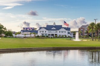 Building Photo - 20050 Oak Rd E