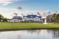 Building Photo - 20050 Oak Rd E