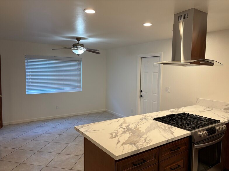 Building Photo - 4076 Mira Costa St