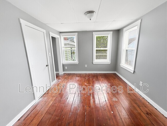 Building Photo - 142 Jewett St
