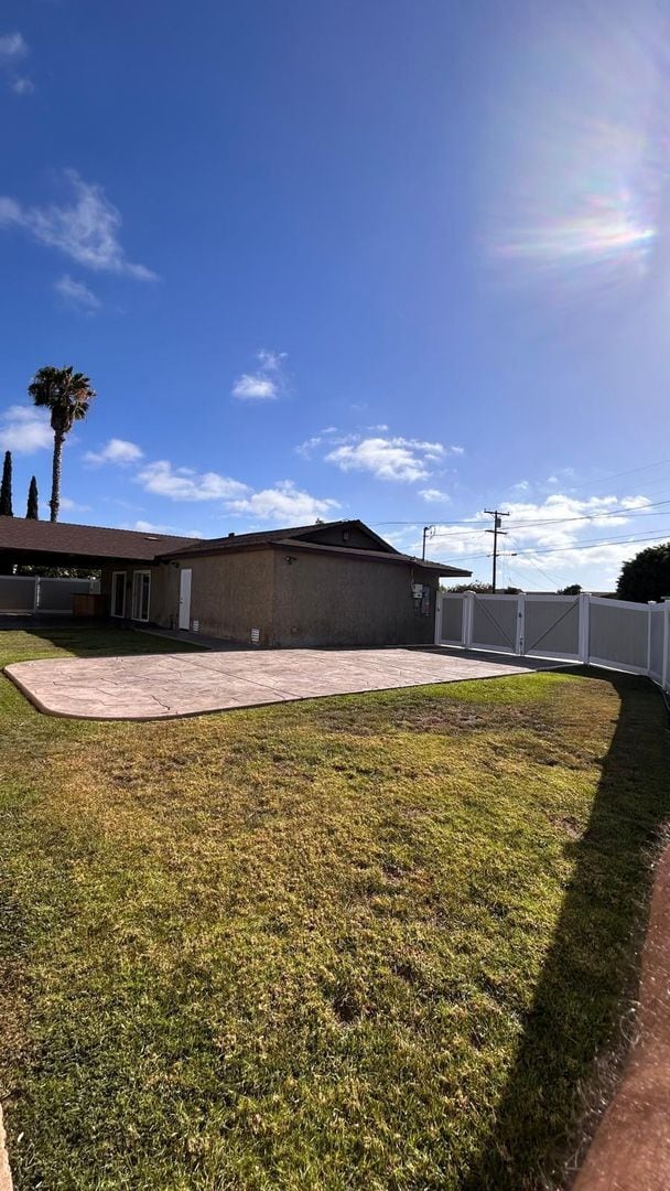 Building Photo - Beautiful and Spacious 3 Bedroom, 2 Bath Home! $3,800 Move In Ready!
